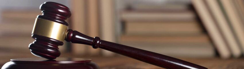A gavel with books in the background that is used in cases of defendants who use 24 hour bail bonds